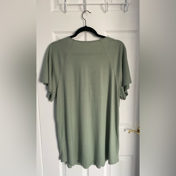 Woman’s Top - Picture 2 of 3